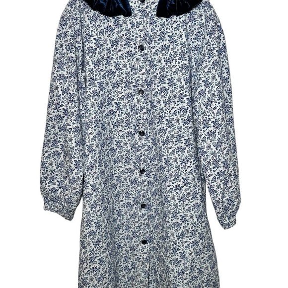 Forever Young by Sue Dang Button Back Floral Blue and‎ White Print Long Sleeve - Picture 2 of 6